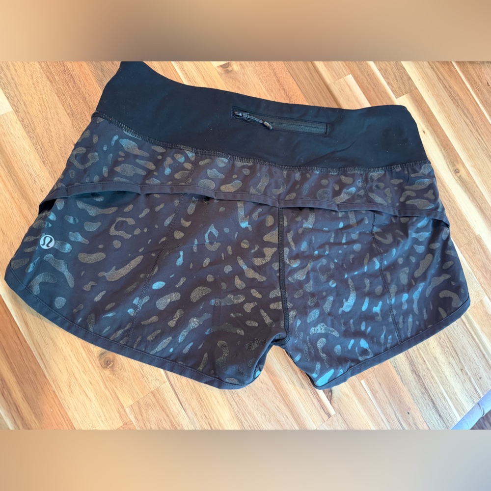 Lululemon Run Speed Shorts Black Leopard Animal Swirl 4 Way Stretch Size 4